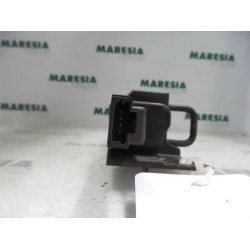 Renault - Vel Satis - Tailgate lock mechanism