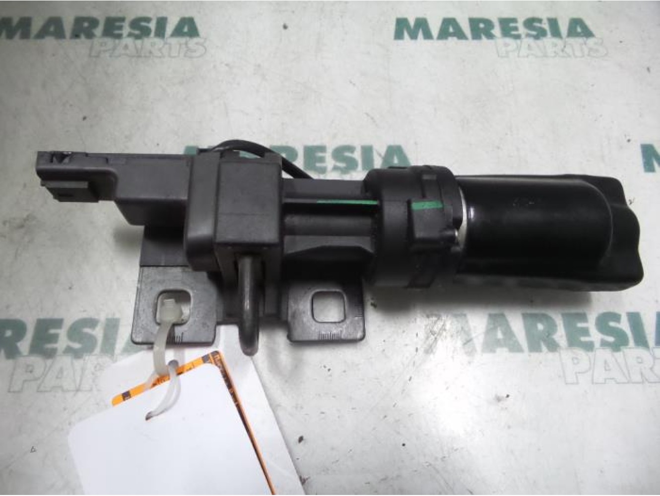 Renault - Vel Satis - Tailgate lock mechanism