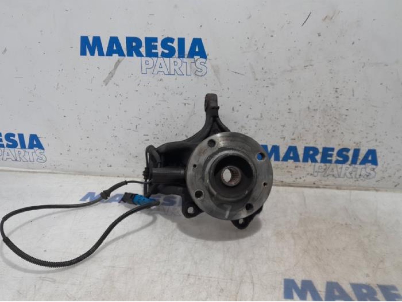 Citroen - C3 - Fusee links-voor