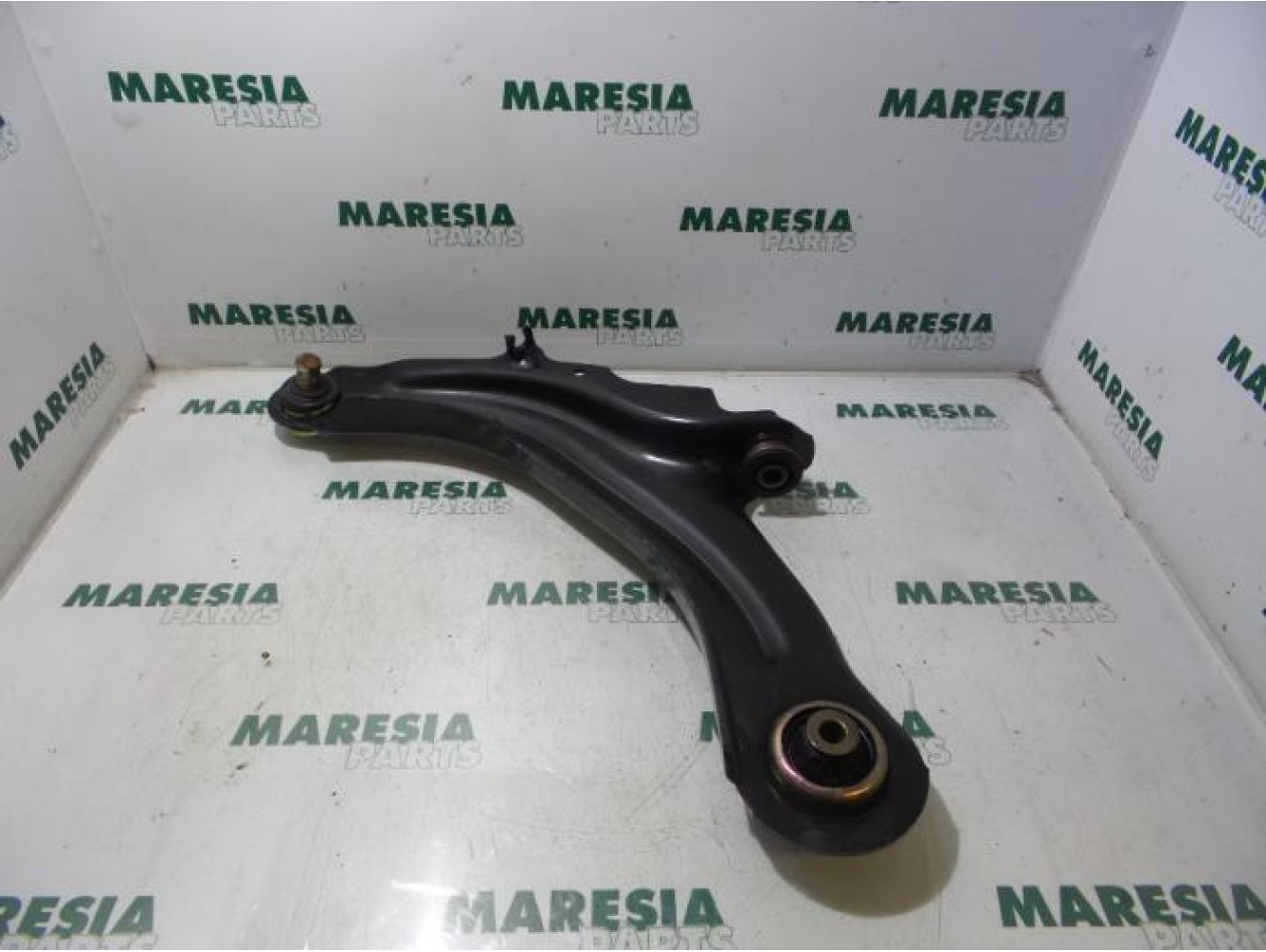 Renault - Megane - Front lower wishbone, left