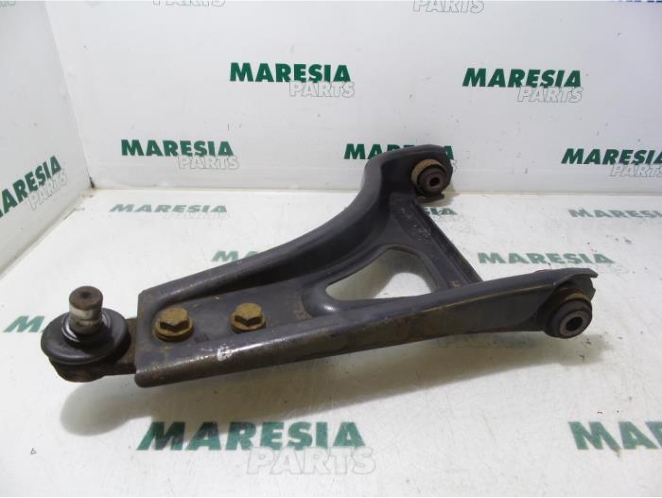 Renault - Twingo - Front lower wishbone, right