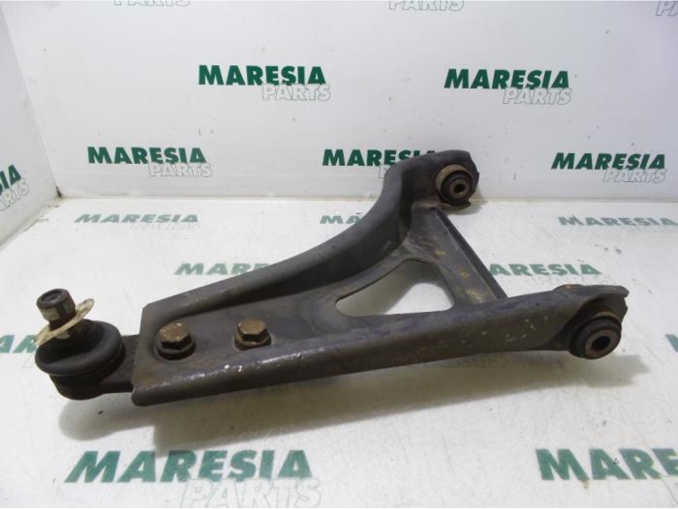 Renault - Twingo - Front lower wishbone, right