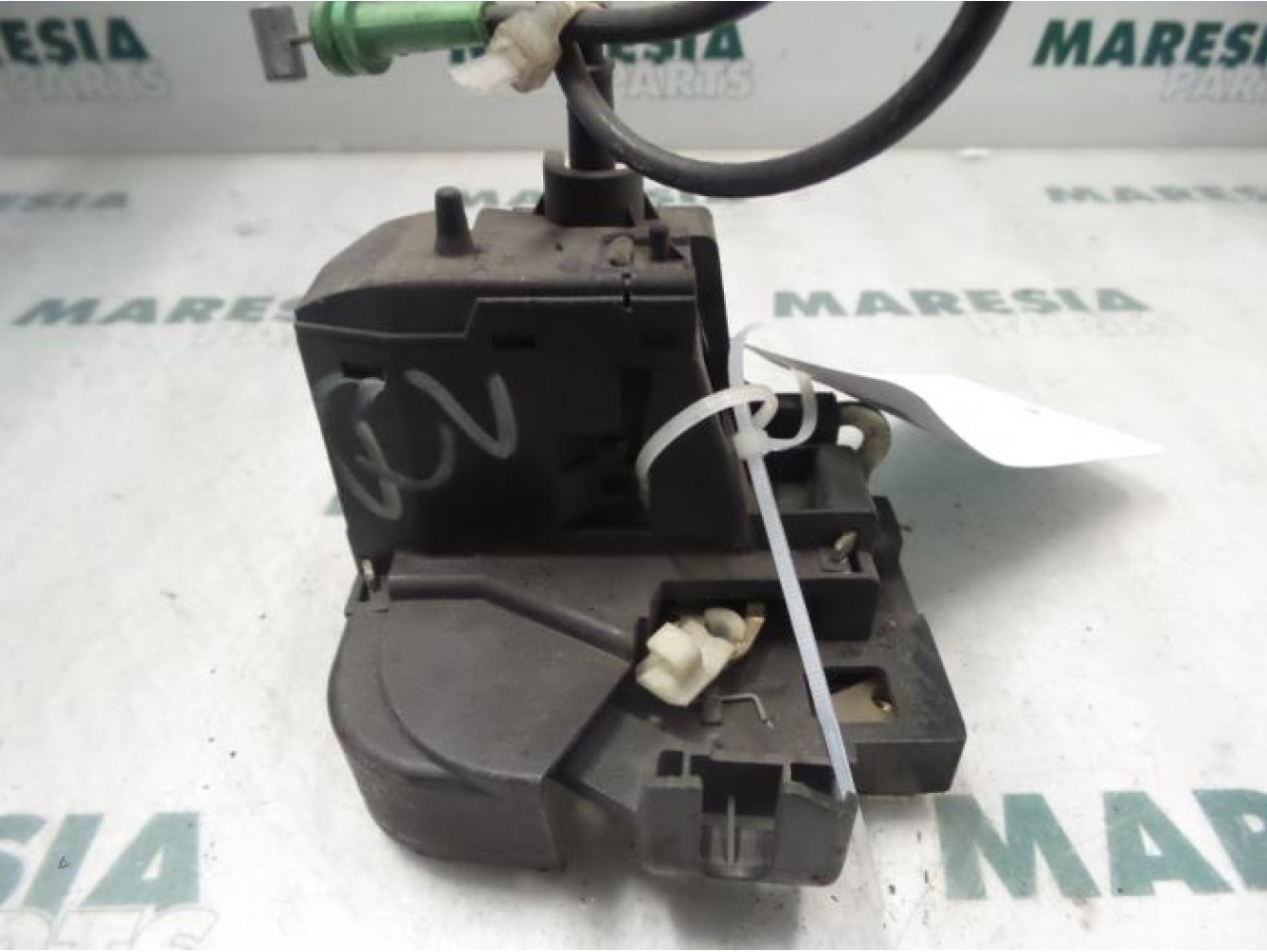 Renault - Megane - Front door lock mechanism 4-door, right