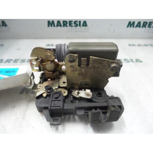 Renault - Megane - Front door lock mechanism 4-door, right