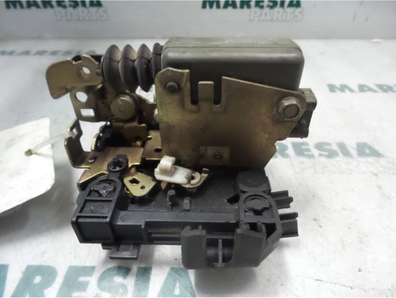 Renault - Megane - Front door lock mechanism 4-door, right