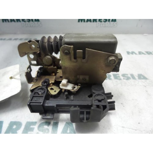 Renault - Megane - Front door lock mechanism 4-door, right