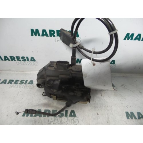 Renault - Megane Scenic - Front door lock mechanism 4-door, right