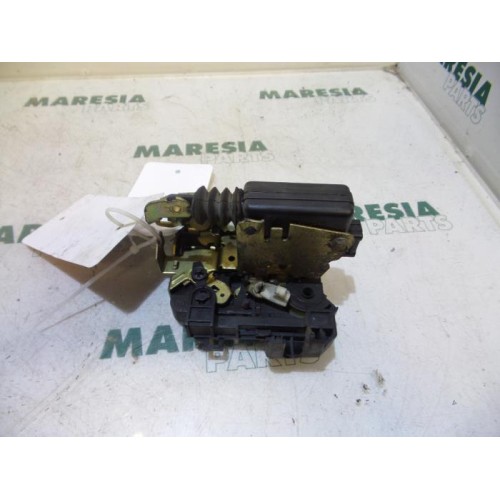 Renault - Megane Scenic - Front door lock mechanism 4-door, right