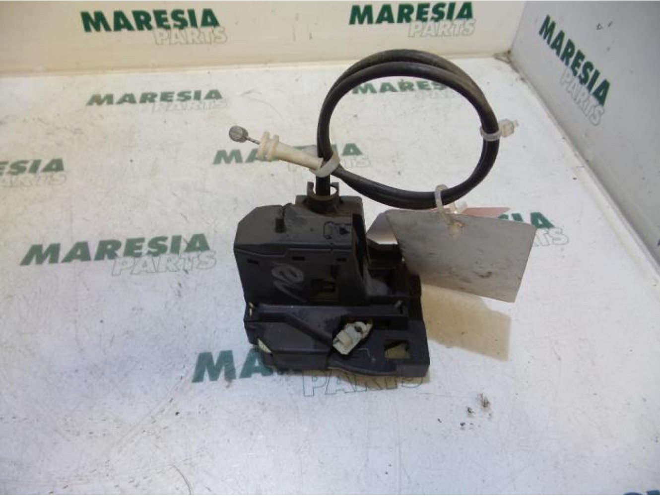 Renault - Megane Scenic - Front door lock mechanism 4-door, right