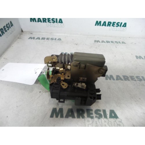 Renault - Megane Scenic - Front door lock mechanism 4-door, right
