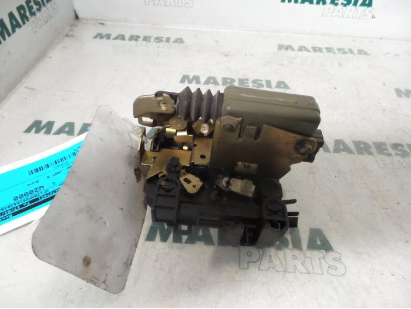 Renault - Megane Scenic - Front door lock mechanism 4-door, right