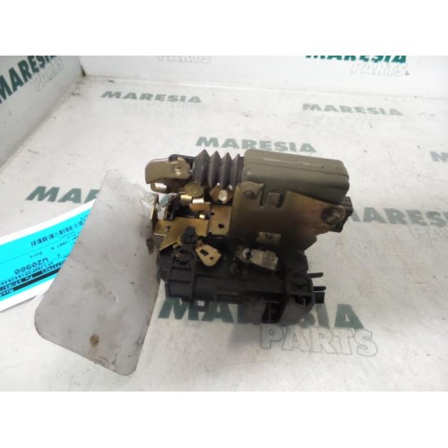 Renault - Megane Scenic - Front door lock mechanism 4-door, right