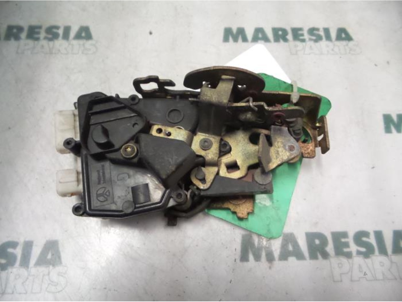 Peugeot - 605 - Türschlossmechanik 4-türig links hinten