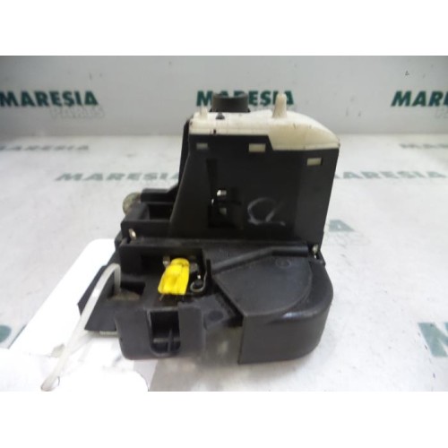 Renault - Clio - Door lock mechanism 2-door, right