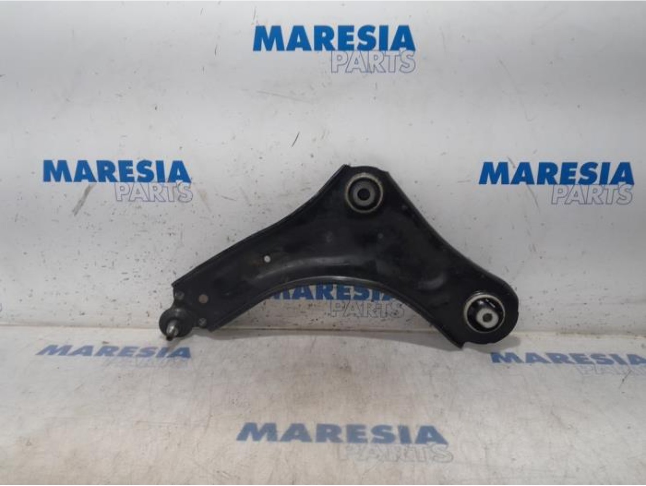 Renault - Megane - Front lower wishbone, left