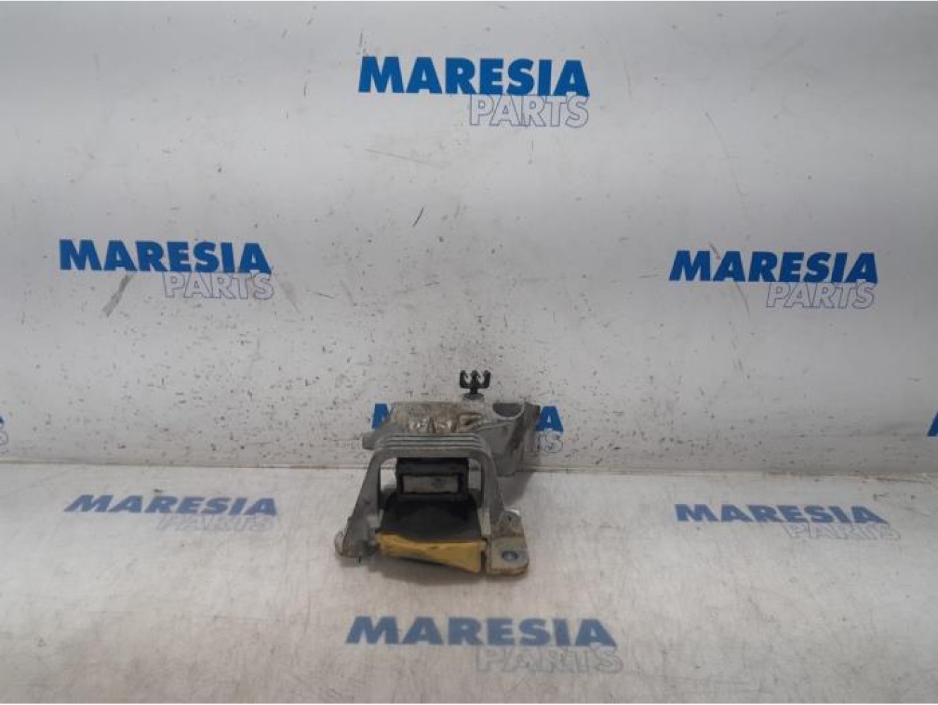 Renault - Megane - Engine mount