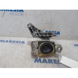 Renault - Megane - Engine mount