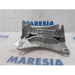 Renault - Megane - Engine mount