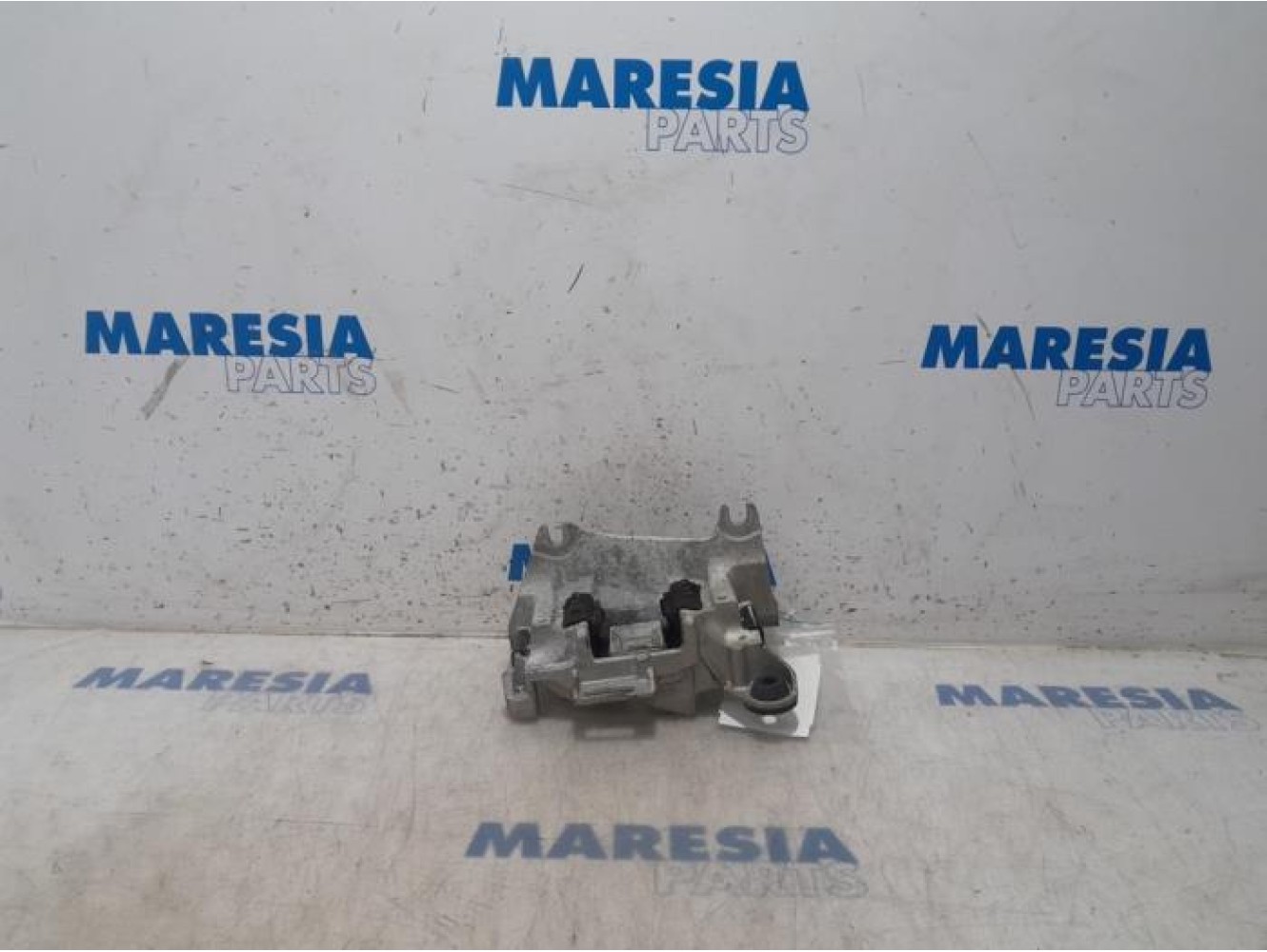 Renault - Megane - Engine mount
