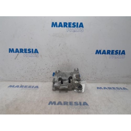 Renault - Megane - Engine mount