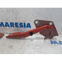 Renault - Megane - Bonnet Hinge