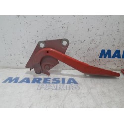 Renault - Megane - Bonnet Hinge