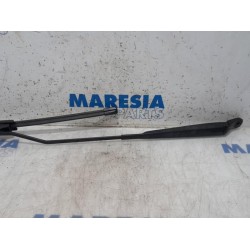 Renault - Kangoo - Front wiper arm