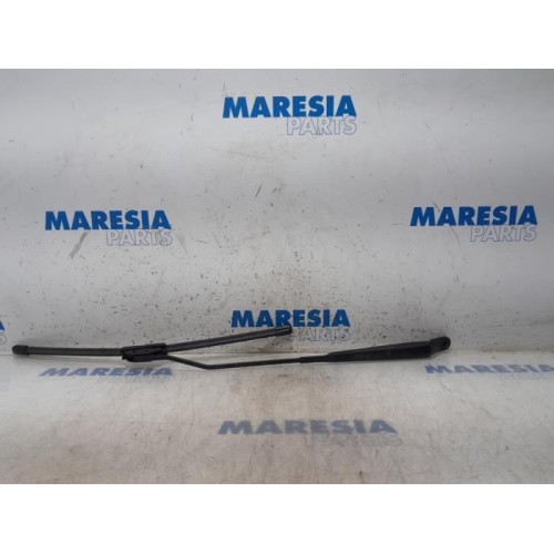 Renault - Kangoo - Front wiper arm