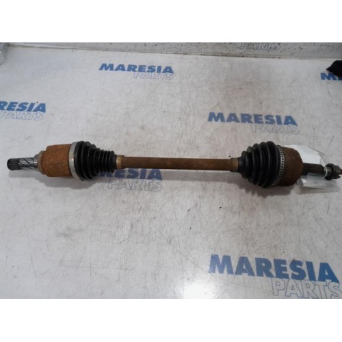 Renault - Megane - Front drive shaft, left