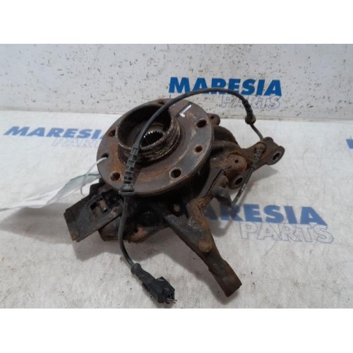 Renault - Megane - Fusee links-voor