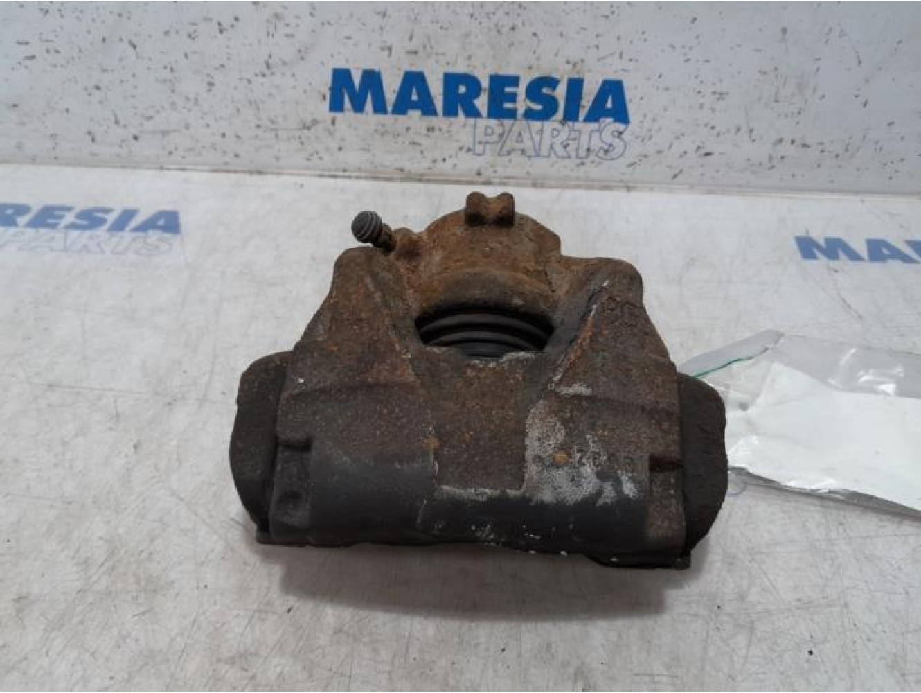 Renault - Megane - Front brake calliper, right