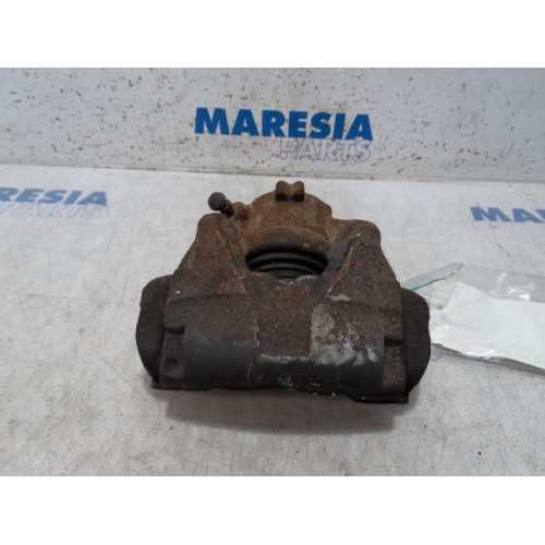 Renault - Megane - Front brake calliper, right