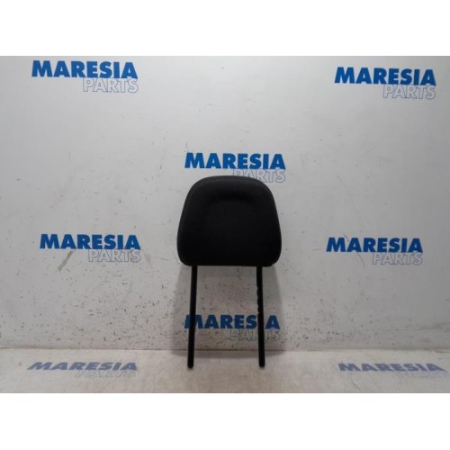 Peugeot - 208 - Headrest