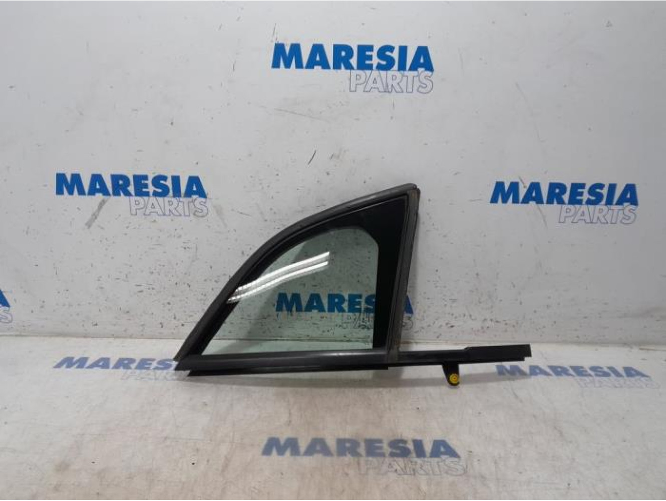 Citroen - DS3 - Quarter light, front right