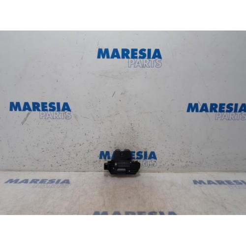 Citroen - DS3 - Tailgate lock mechanism