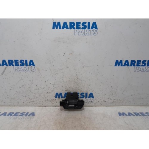 Citroen - DS3 - Tailgate lock mechanism