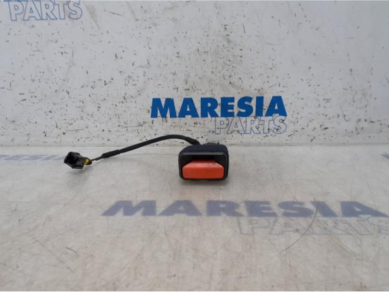 Peugeot - 208 - Front seatbelt buckle, right