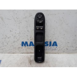 Peugeot - 207 - Multi-functional window switch