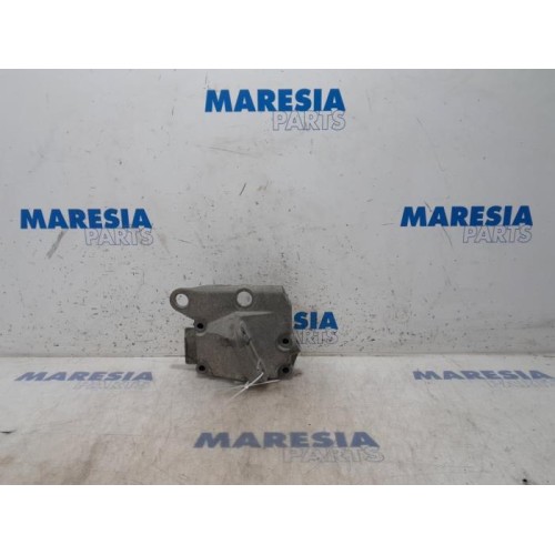 Renault - Twingo - Engine mount