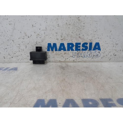 Peugeot - Partner - Glow plug relay