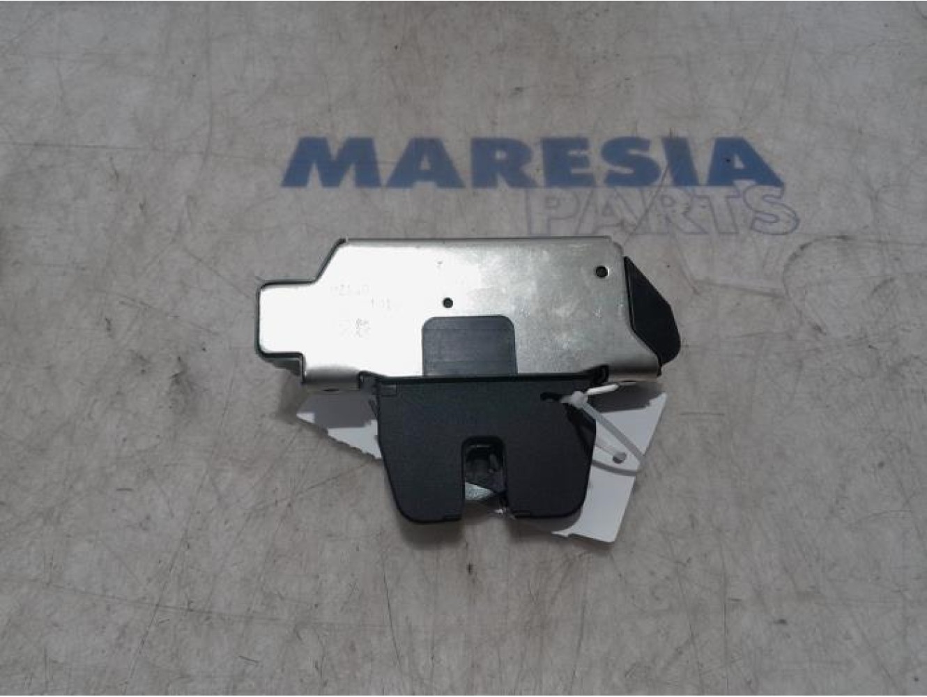Citroen - DS3 - Tailgate lock mechanism