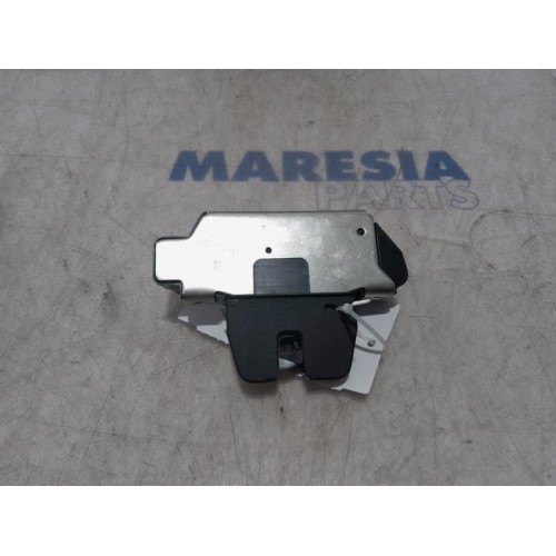 Citroen - DS3 - Tailgate lock mechanism