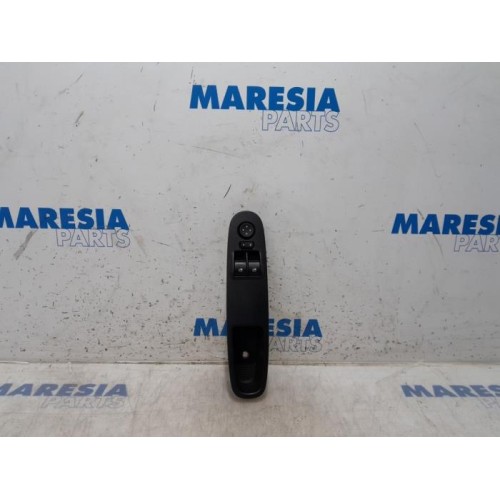 Fiat - Punto - Multi-functional window switch