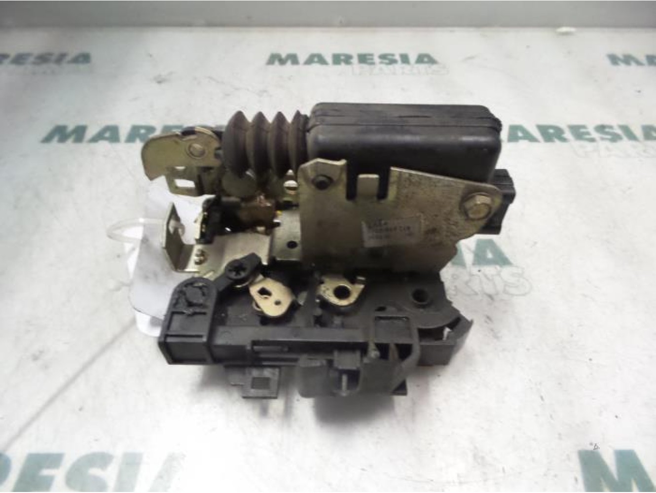 Renault - Megane - Front door lock mechanism 4-door, right