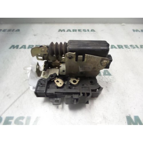 Renault - Megane - Front door lock mechanism 4-door, right