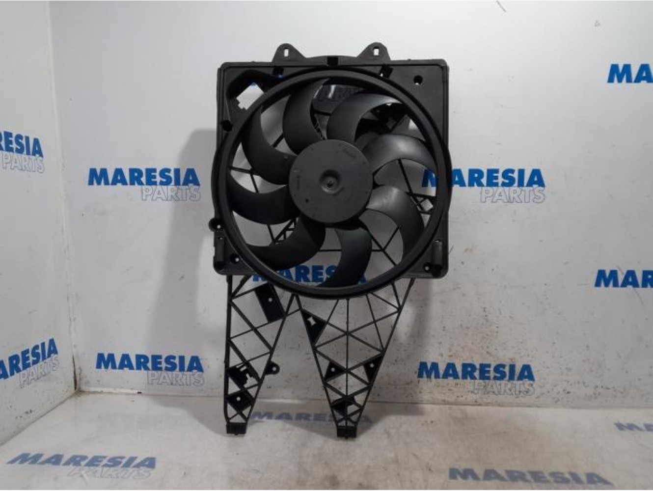 Fiat - Doblo - Fan motor