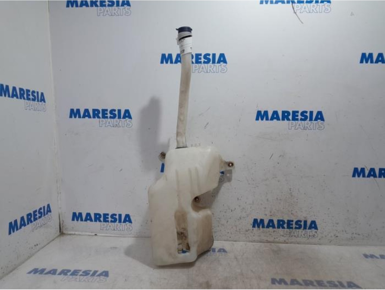 Fiat - Doblo - Front windscreen washer reservoir