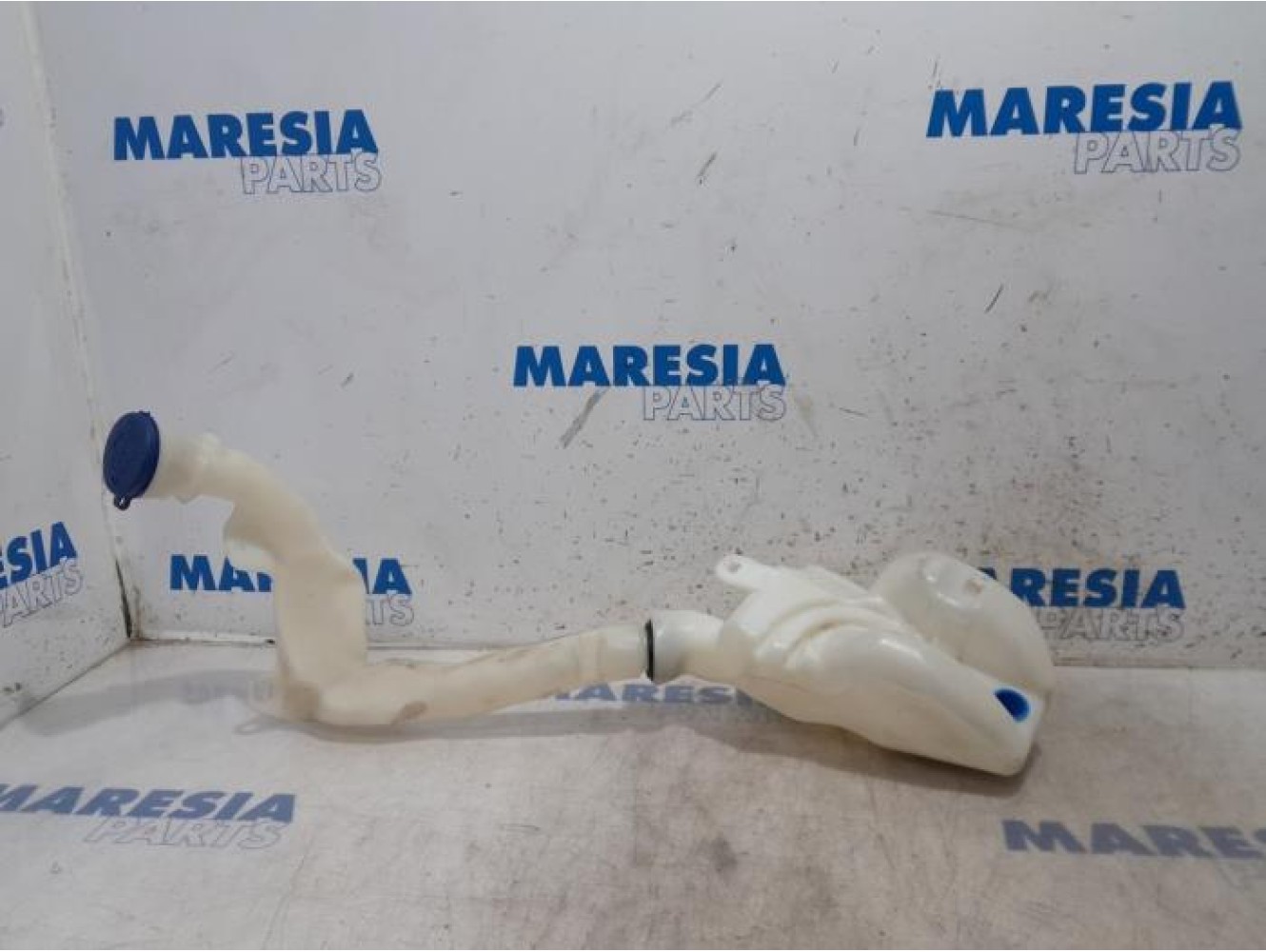 Citroen - DS3 - Front windscreen washer reservoir