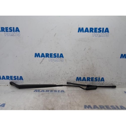 Citroen - DS3 - Front wiper arm