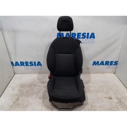 Peugeot - 208 - Stoel links